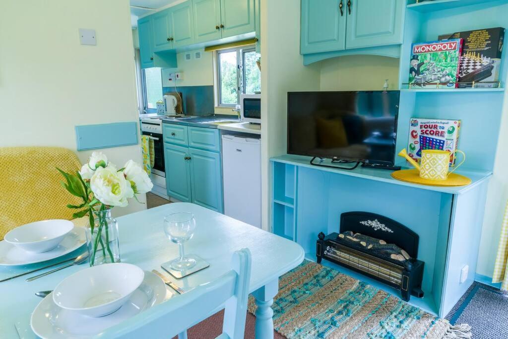 Wind In The Willows: Sleeps 4, Kitchen, Bathroom, Lounge, Wifi Napton on The Hill Esterno foto