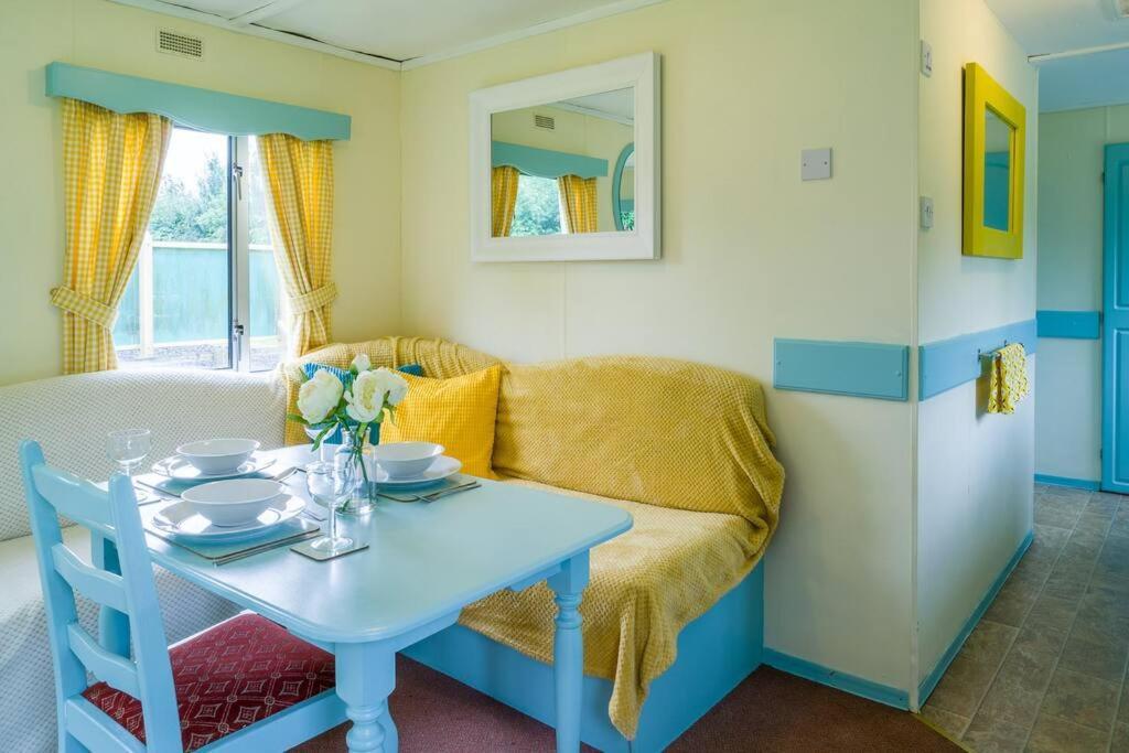 Wind In The Willows: Sleeps 4, Kitchen, Bathroom, Lounge, Wifi Napton on The Hill Esterno foto